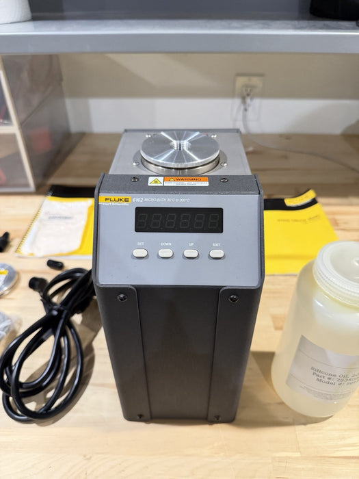 FLUKE 6102 MICRO-BATH 35Â°C TO 200Â°C WITH ACCESSORIES TESTED