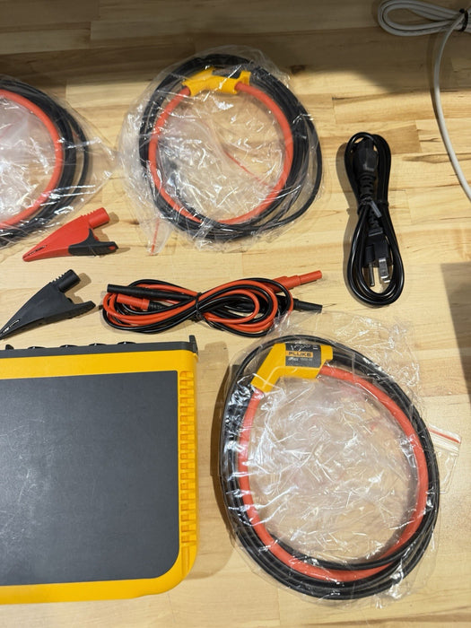 FLUKE 1748 3 PHASE POWER QUALITY LOGGER & ACCESSORIES (TESTED) - FREE SHIPPING