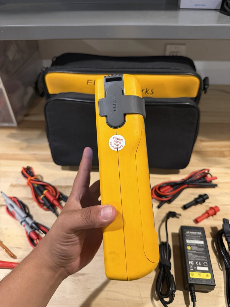 FLUKE 753 DOCUMENTING PROCESS CALIBRATOR WITH ACCESSORIES TESTED
