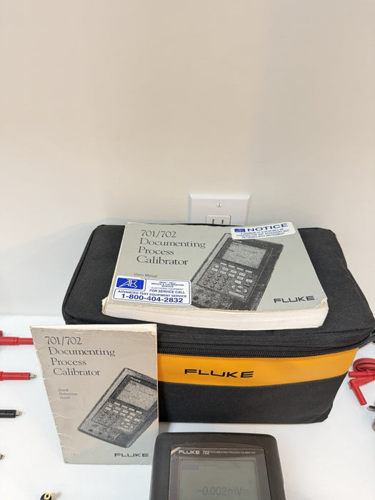 FLUKE 702 DOCUMENTING PROCESS CALIBRATOR WITH ACCESSORIES TESTED
