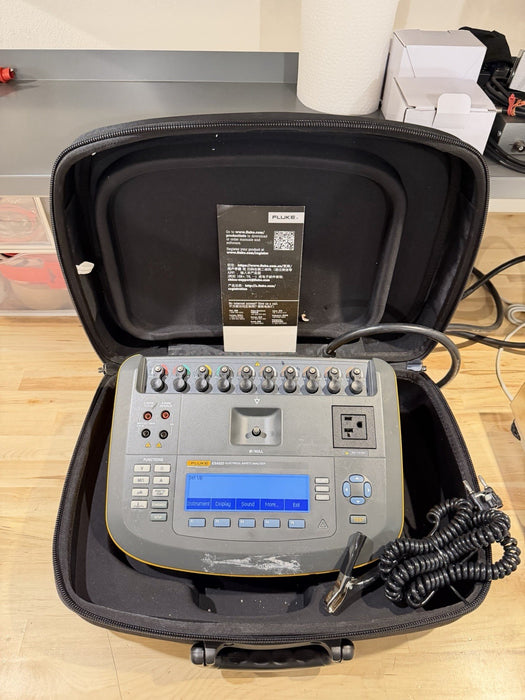 FLUKE ESA620 BIOMEDICAL ELECTRICAL SAFETY ANALYZER W/ CASE & CHARGER /SHIPS FAST