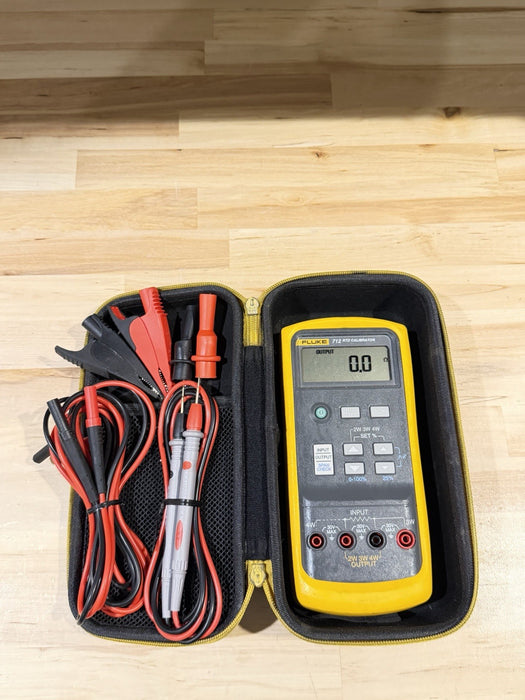 FLUKE 712B RTD CALIBRATOR W/ CASE & ACCESSORIES - TESTED