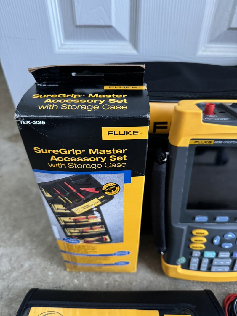 FLUKE 225C SCOPE METER OSCILLOSCOPE WITH TLK225 LEAD KIT