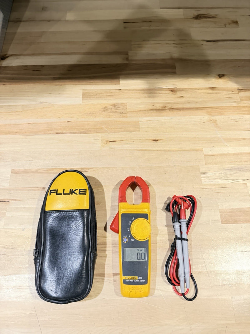 FLUKE 323 TRUE-RMS DIGITAL CLAMP METER WITH BAG & LEADS