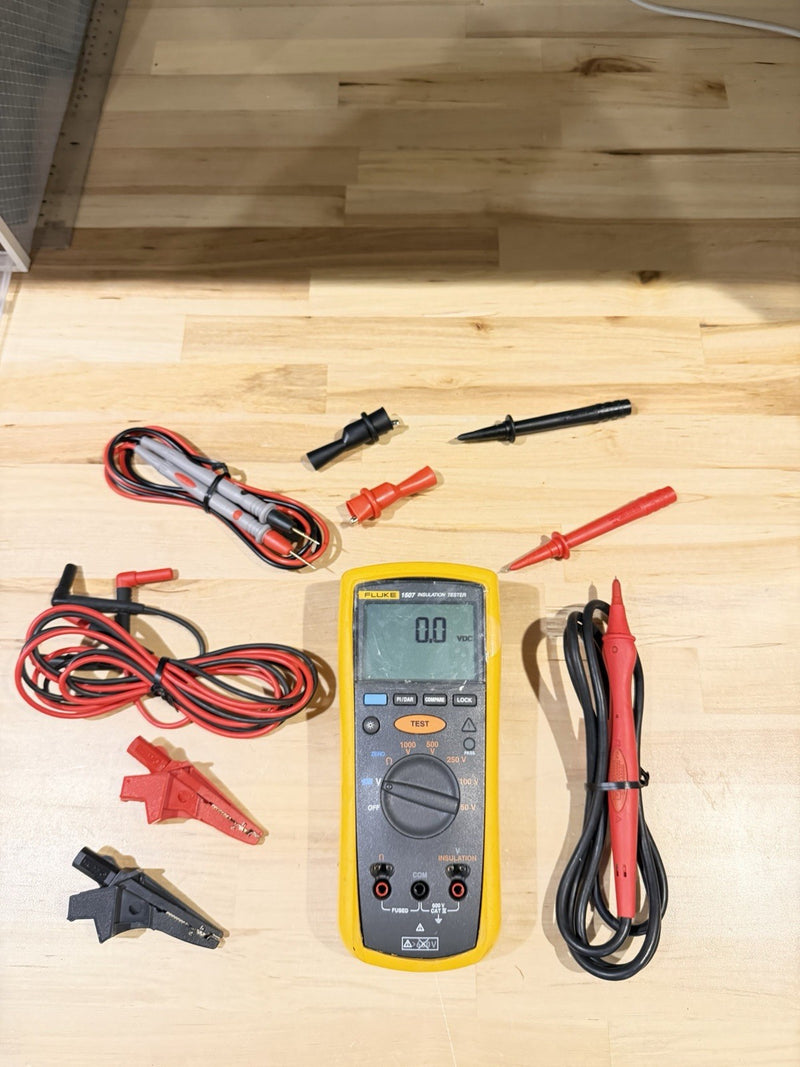 FLUKE 1507 INSULATION MULTIMETER WITH LEADS & CLIPS