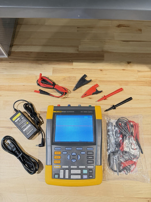 FLUKE 190-204 SCOPEMETER 4CH 200MHZ 2.5GS/S W LEADS & ACCESSORIES (TESTED)
