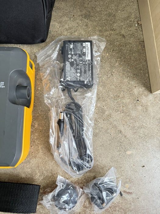 FLUKE VT650 GAS FLOW ANALYZER CALIBRATED 2024 WITH FLUKE VAPOR & CHARGER & BAG