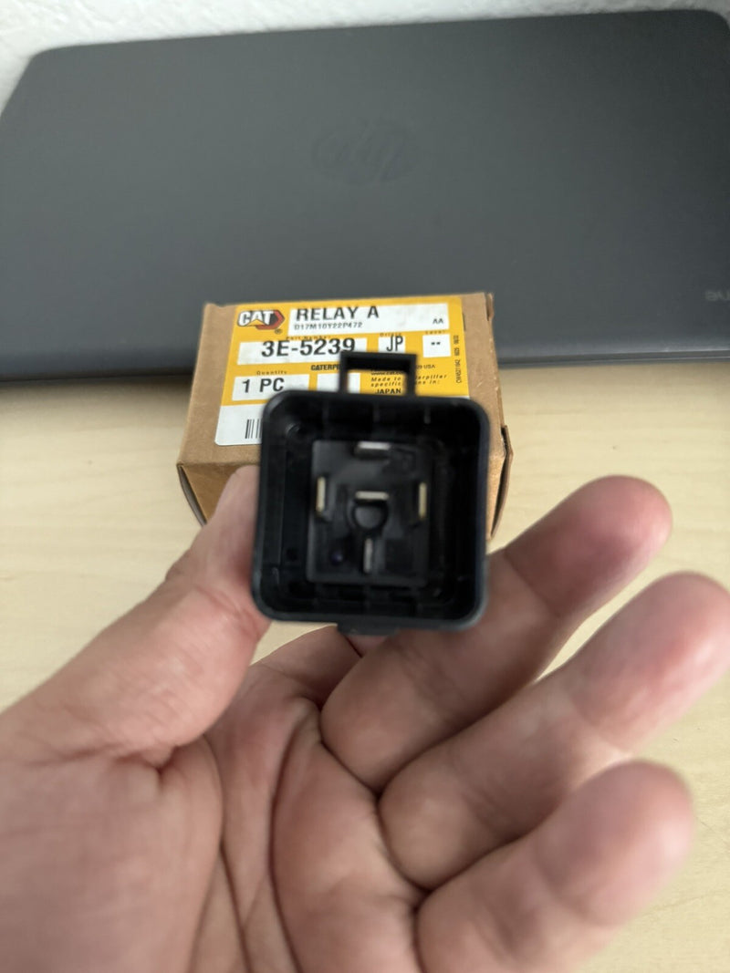 CAT 3E-5239: 24 VOLTS CONNECTOR PLUG RELAY