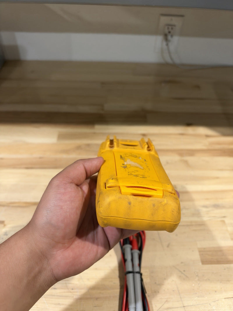 FLUKE 179 MULTIMETER W/ LEADS & CLIPS (SHIPS FAST)