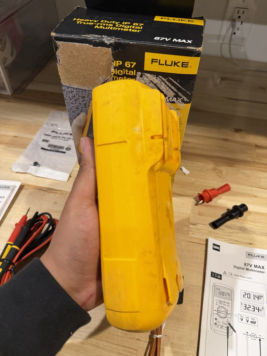 FLUKE 87V MAX TRUE RMS MULTIMETER W/ LEADS & CLIPS (TESTED) SHIPS FAST