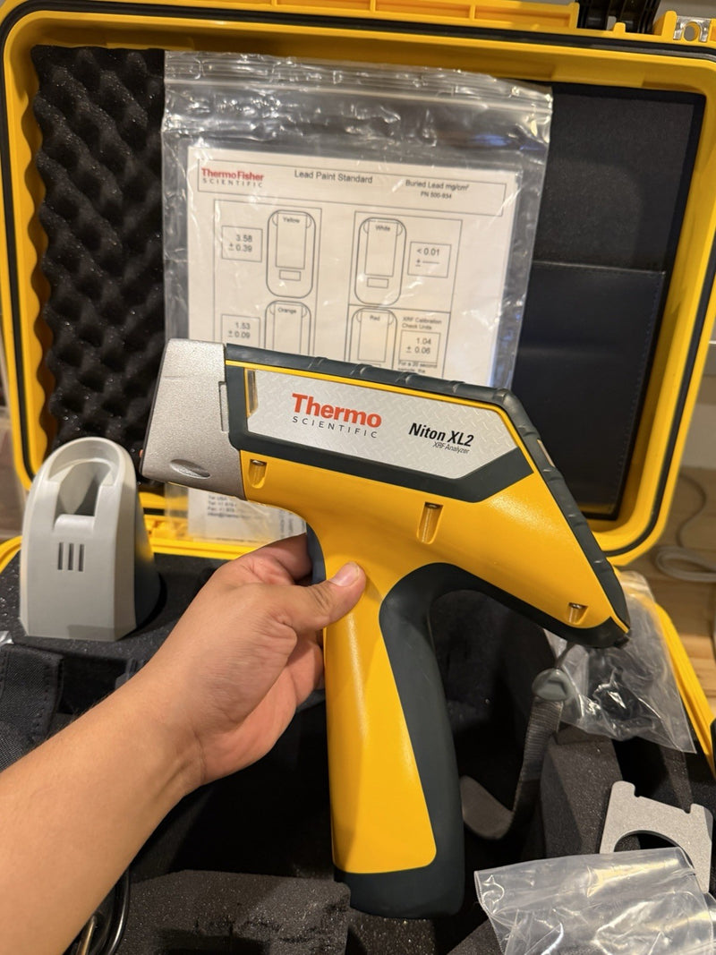 THERMO SCIENTIFIC NITON XL2 700 XRF ANALYZER W/ ACCESSORIES (TESTED) SHIPS FREE