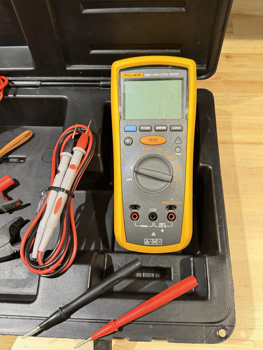 FLUKE 1507 INSULATION MULTIMETER WITH LEADS & CLIPS