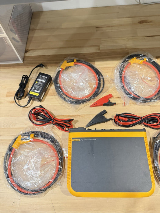 FLUKE 1748 3 PHASE POWER QUALITY LOGGER & ACCESSORIES (TESTED) - FREE SHIPPING