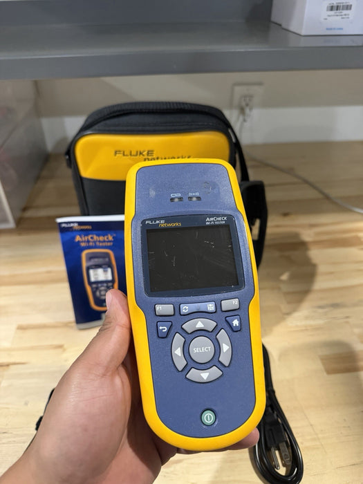 FLUKE NETWORKS AIRCHECK WIFI TESTER WITH CHARGER & BAGE