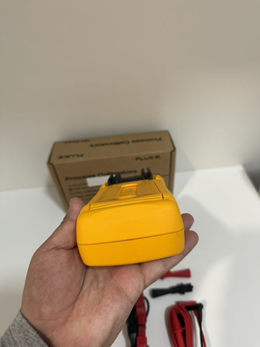 FLUKE 724 TEMPERATURE CALIBRATOR METER / NEW SEALED - SHIPS FAST
