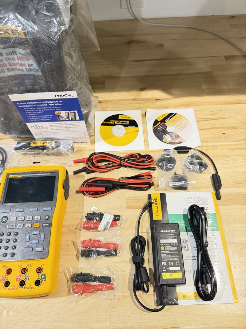 FLUKE 754 DOCUMENTING PROCESS CALIBRATOR W/ ACCESSORIES (NEW) FREE SHIPPING