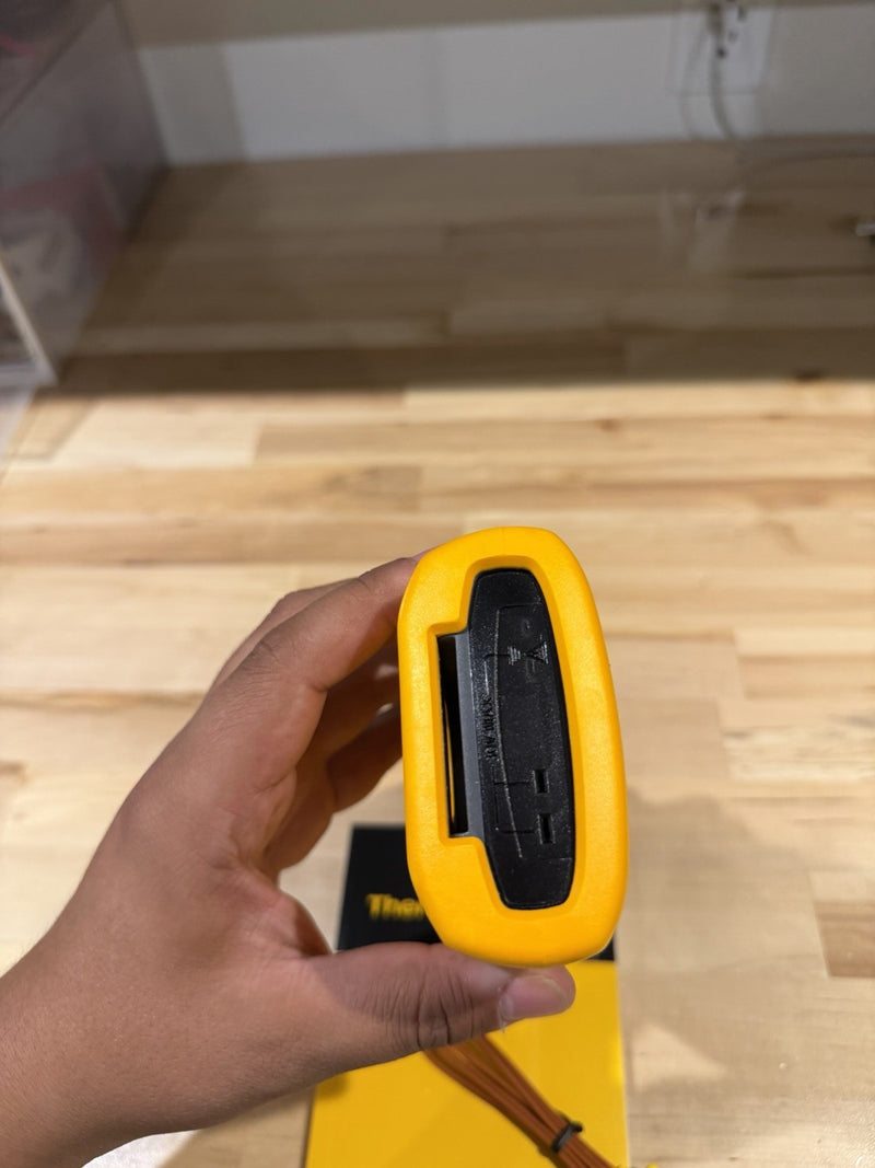 FLUKE 51 II THERMOCOUPLE THERMOMETER WITH PROBE & MANUAL