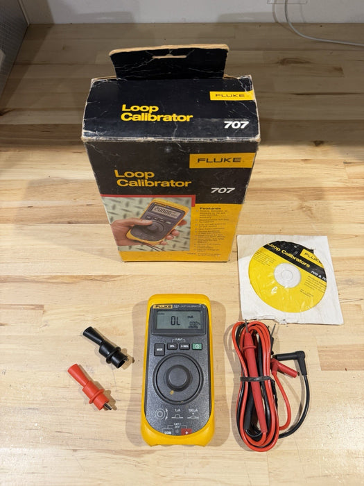 FLUKE 707 LOOP CALIBRATOR WITH ACCESSORIES