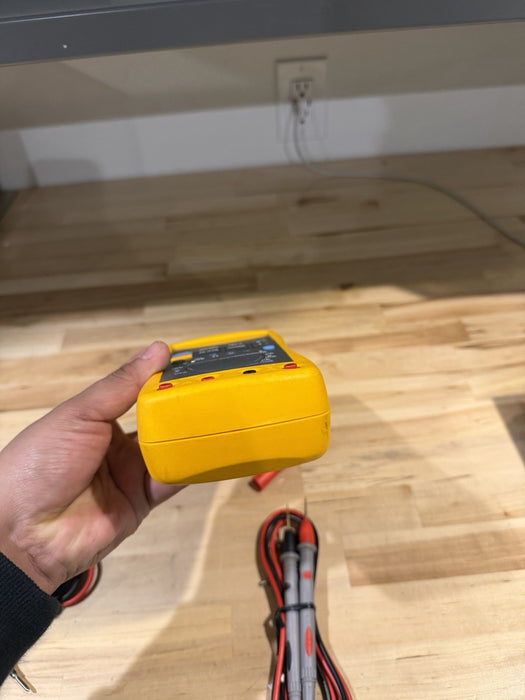 FLUKE 189 TRUE RMS MULTIMETER WITH LEADS AND CLIPS TESTED