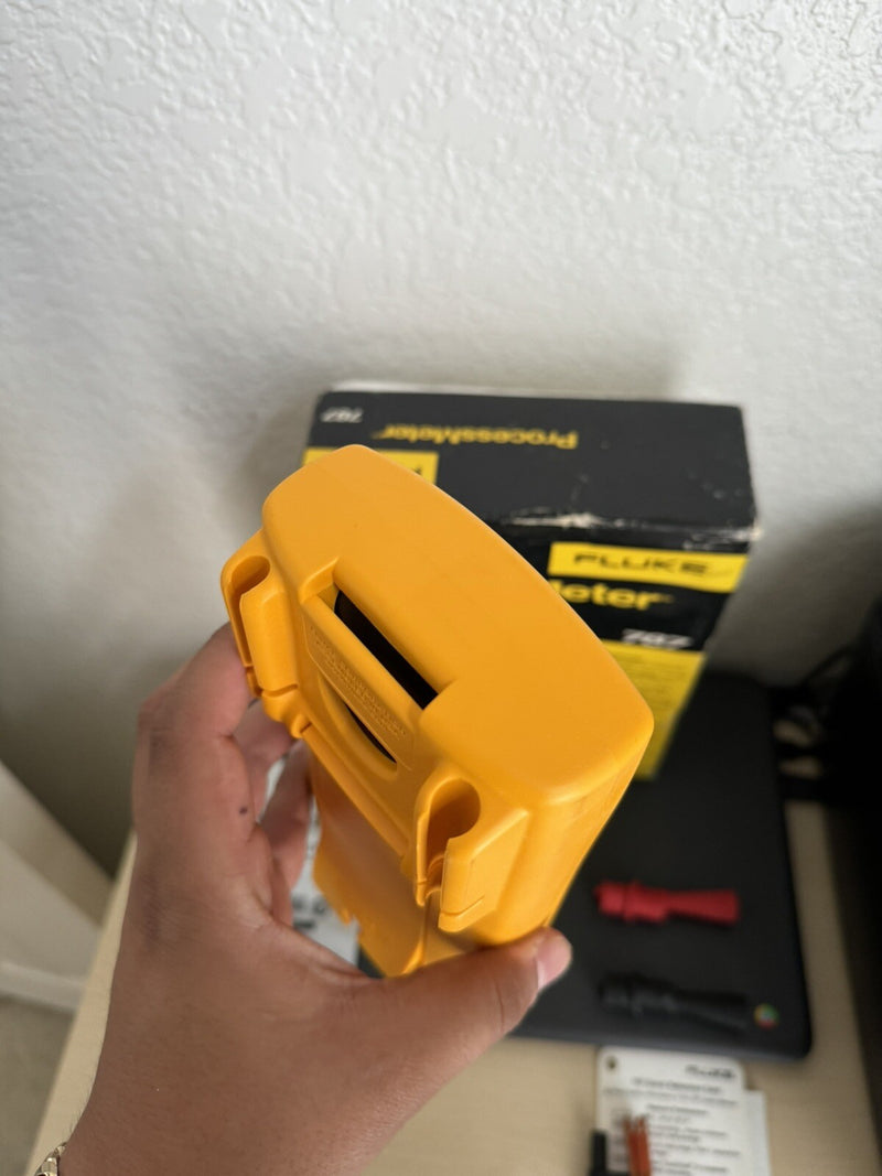 FLUKE 787 PROCESSMETER WITH BOX MANUALS & LEADS