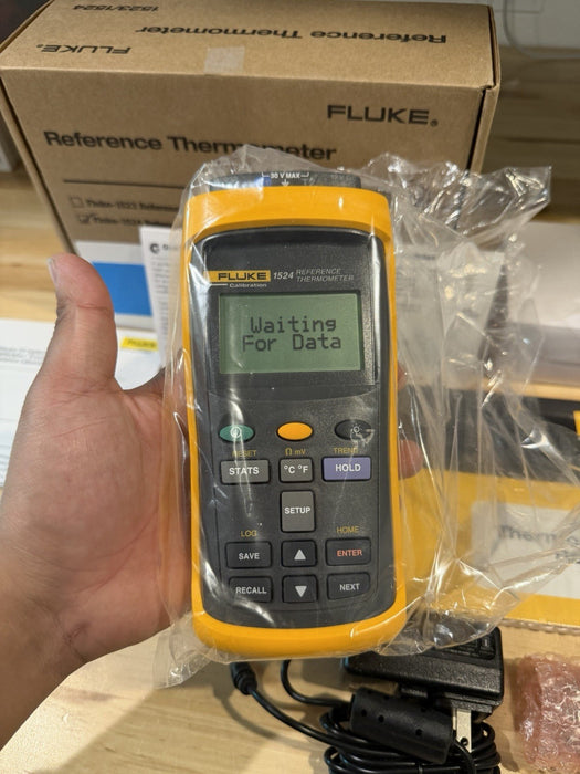 FLUKE 1524 REFERENCE THERMOMETER W/ PROBE & BAG (FREE SHIPPING) CALIBRATED 2025