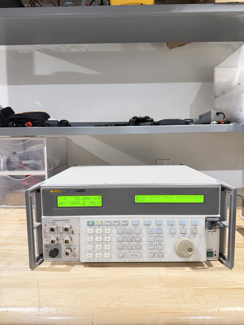 FLUKE 5820A OSCILLOSCOPE CALIBRATOR W/ 5 CHANNEL OPTION (FREE SHIPPING)