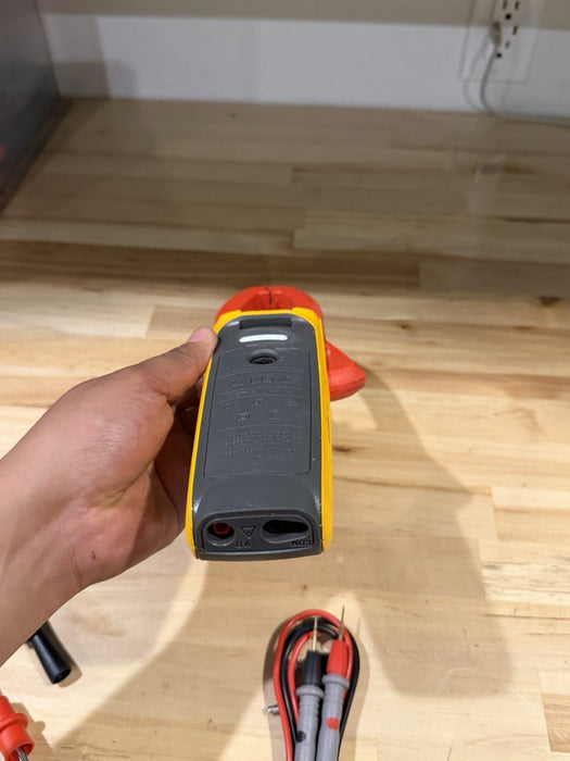 FLUKE 375FC TRMS CLAMP METER W/ LEADS & CLIPS (SHIPS FAST)