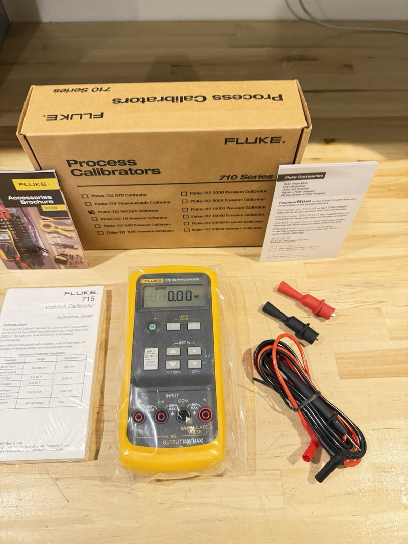 FLUKE 715 VOLT/MA CALIBRATOR W/ LEADS & CLIPS FREE SHIPPING