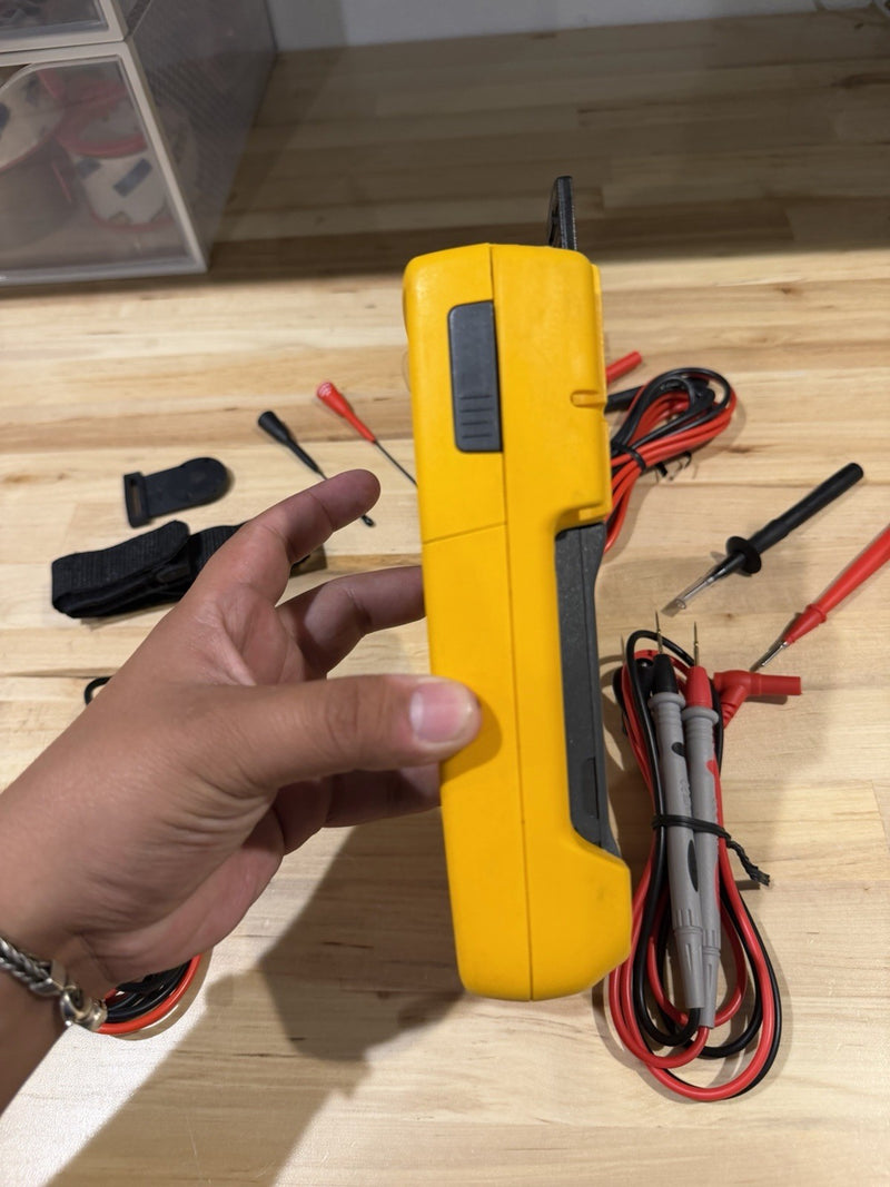 FLUKE 233 REMOTE DISPLAY AUTOMOTIVE DIGITAL MULTIMETER KIT