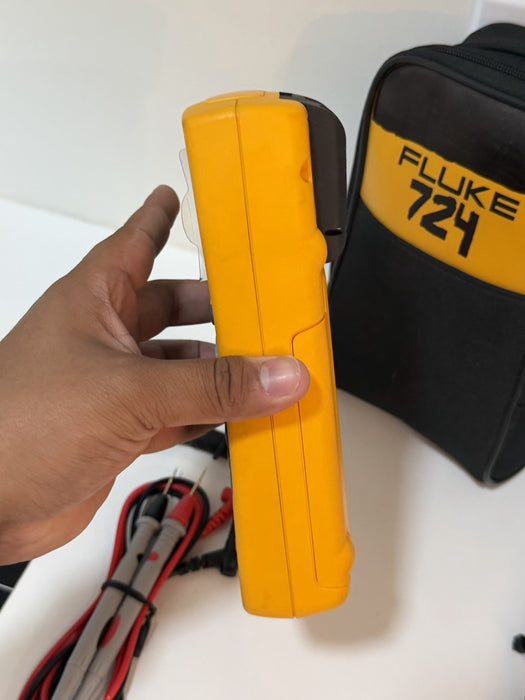 FLUKE 724 TEMPERATURE CALIBRATOR METER W/ LEADS & ACCESSORIES (TESTED)SHIPS FAST