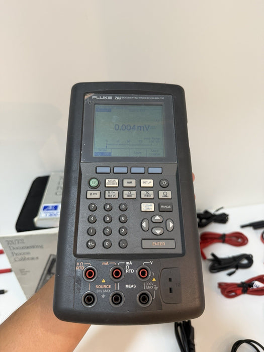 FLUKE 702 DOCUMENTING PROCESS CALIBRATOR WITH ACCESSORIES TESTED