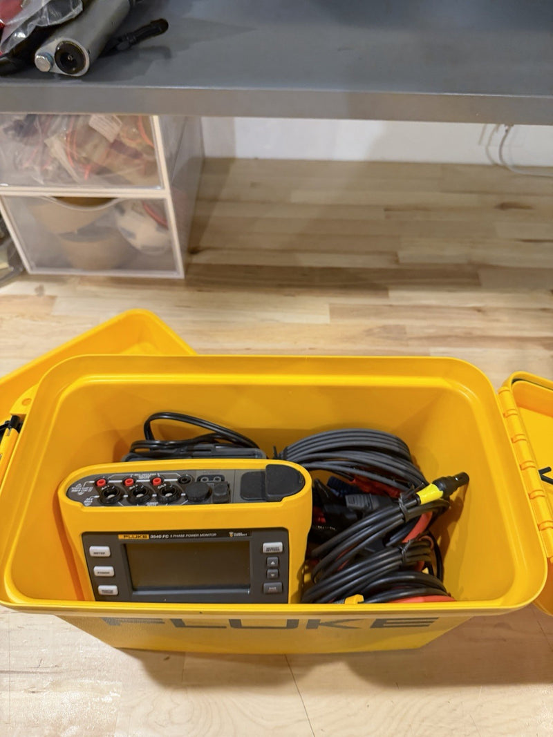 FLUKE 3540 FC 3-PHASE POWER MONITOR WITH ACCESSORIES TESTED