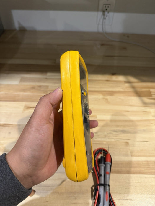 FLUKE 79 III TRUE RMS DIGITAL MULTIMETER W/ LEADS & CLIPS (TESTED) SHIPS FAST