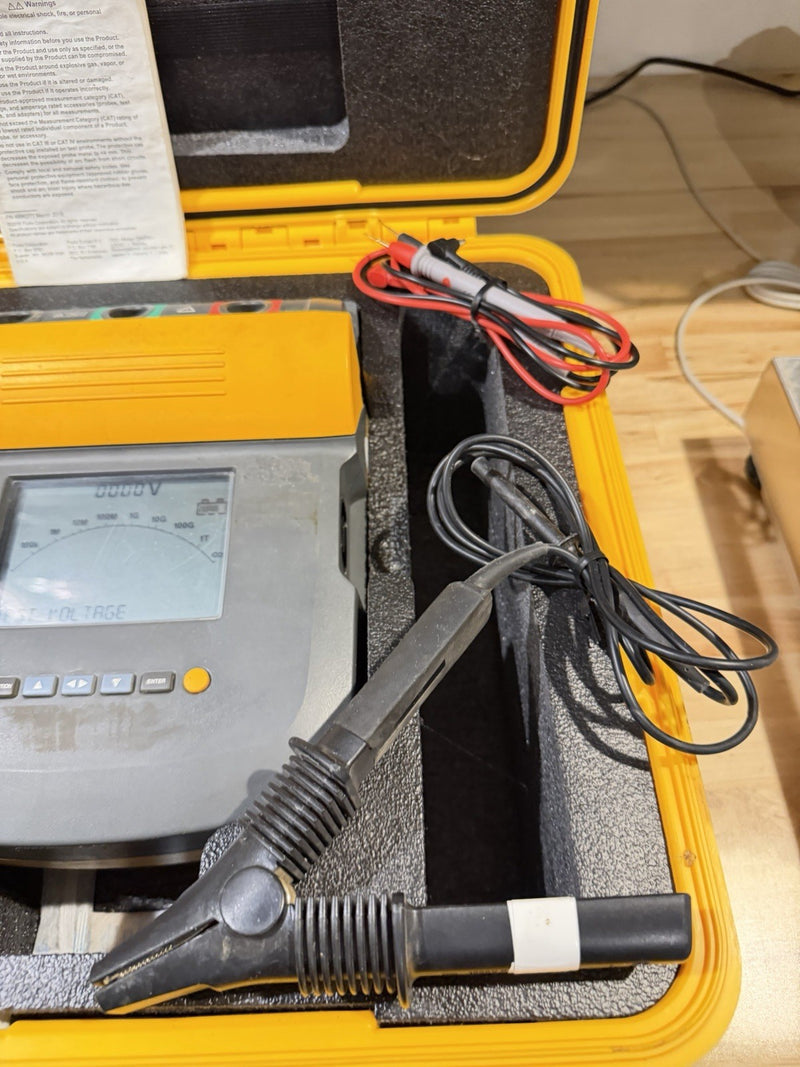 FLUKE 1555 10KV INSULATION TESTER WITH ACCESSORIES TESTED