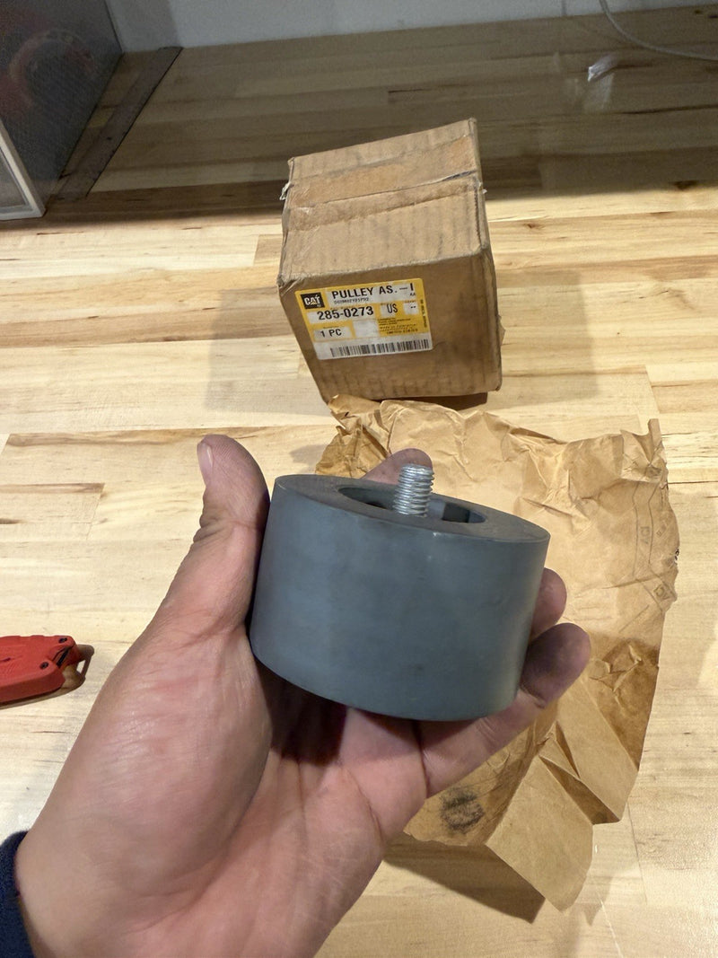 CAT 285-0273 PULLEY ASSEMBLY