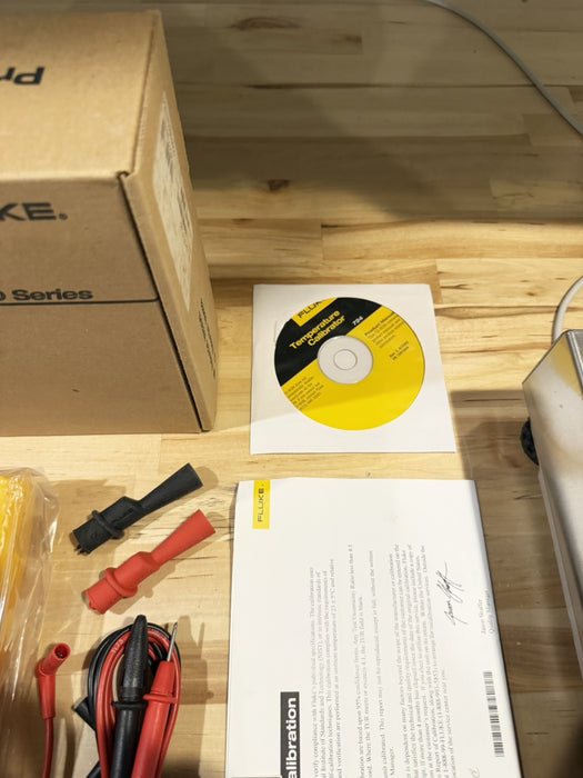 FLUKE 724 TEMPERATURE CALIBRATOR METER / NEW SEALED - FREE SHIPPING (TESTED) NEW