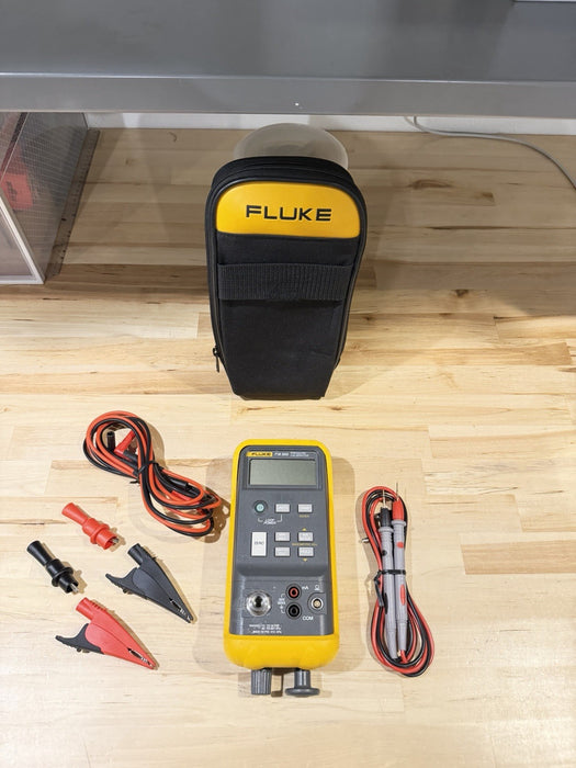 FLUKE 718 30G PRESSURE CALIBRATOR W/ LEADS & BAG (FREE SHIPPING) TESTED