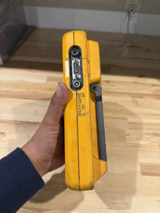 FLUKE 744 DOCUMENTING PRCESS CALIBRATOR (PARTS ONLY) FOR PARTS - DOESN’T WORK