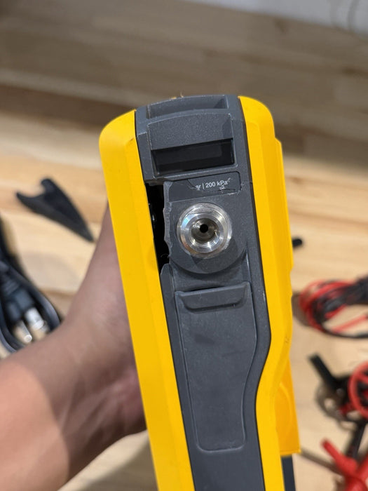 FLUKE 729 FC AUTOMATIC PRESSURE CALIBRATOR W/ ACCESSORIES (FREE SHIPPING)
