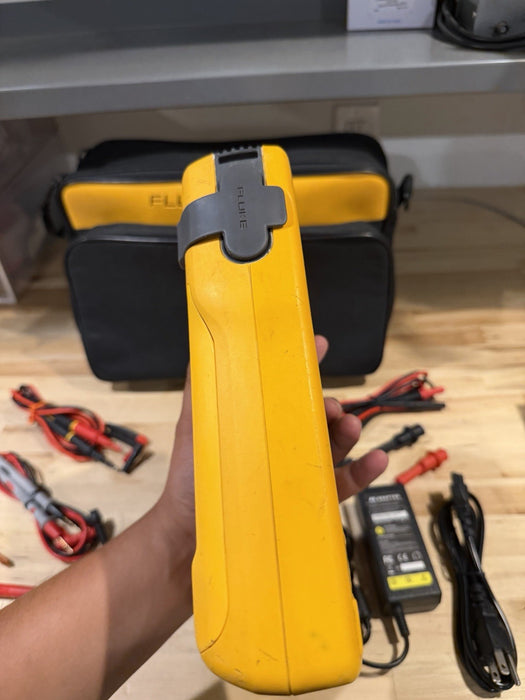 FLUKE 754 DOCUMENTING PROCESS CALIBRATOR WITH ACCESSORIES TESTED