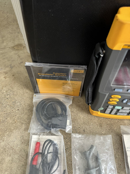 FLUKE 199 SCOPEMETER OSCILLOSCOPE 200MHZ 2.5GS/S WITH VARIOUS LEADS AND PROBES