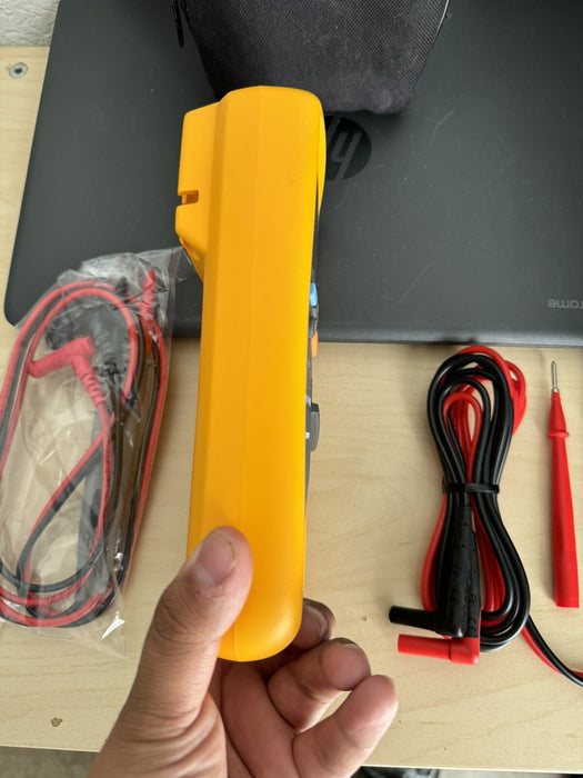 FLUKE 1507 INSULATION MULTIMETER WITH LEADS & BAG