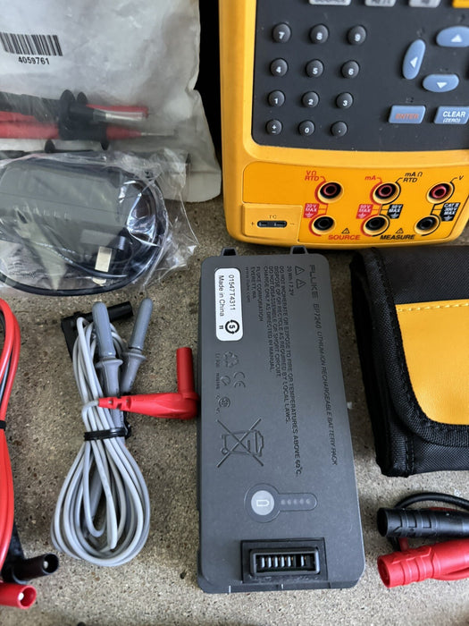 FLUKE 754 DOCUMENTING PROCESS CALIBRATOR WITH NEW TLK287 LEADS & EXTRA BATTERY