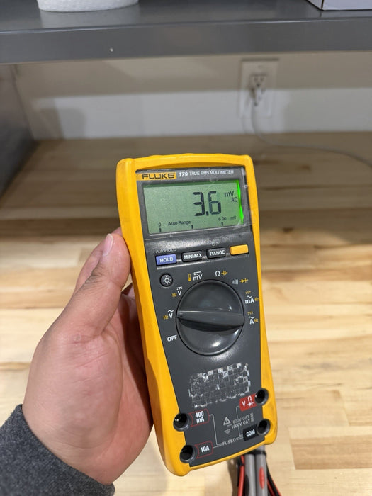FLUKE 179 TRUE RMS MULTIMETER W/ LEAD SET- SHIPS FAST (TESTED)
