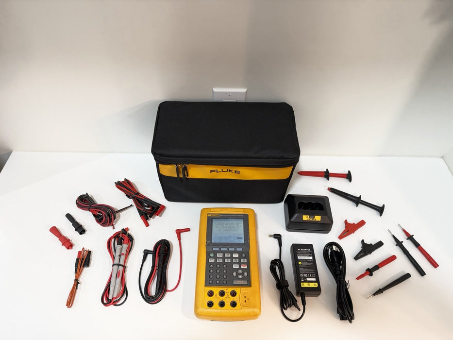 FLUKE 744 DOCUMENTING PRCESS CALIBRATOR WITH LEADS & CHARGER TESTED