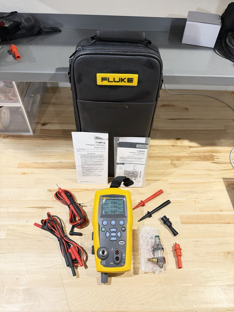 FLUKE 719 PRO 300G ELECTRIC PRESSURE CALIBRATOR W/ ACCESSORIES (SHIPS FREE)