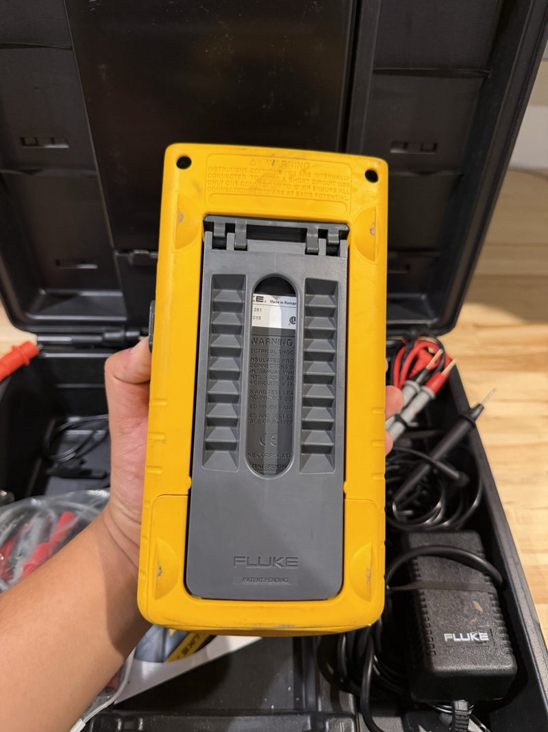 FLUKE 125 INDUSTRIAL SCOPEMETER KIT 40MHZ 2 CHANNEL (TESTED) SHIPS FAST
