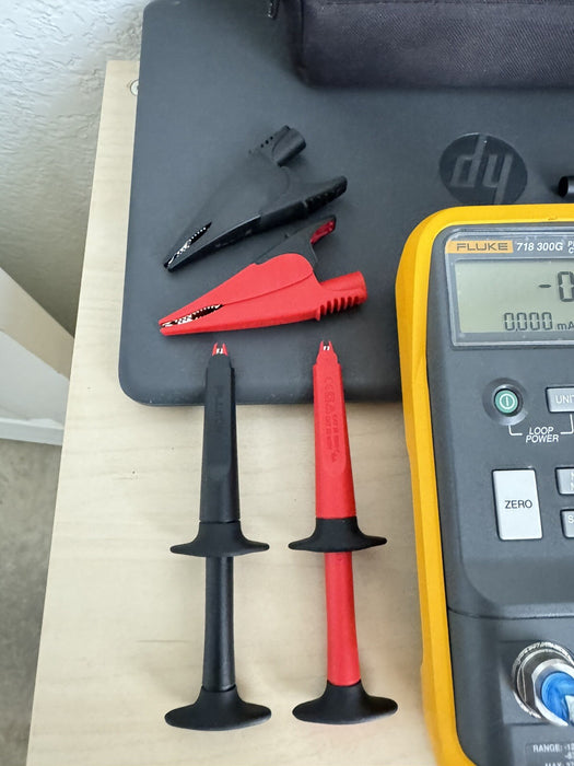 FLUKE 718-300G PRESSURE CALIBRATOR LEADS & ACCESSORIES