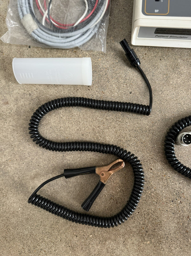FLUKS 217A PATIENT SIMULATOR WITH ACCESSORIES & BAG
