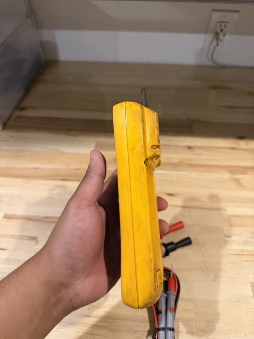 FLUKE 179 MULTIMETER WITH LEADS & CLIPS